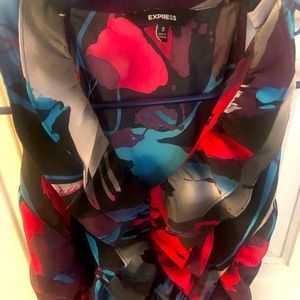 Colorful shapely longer blouse